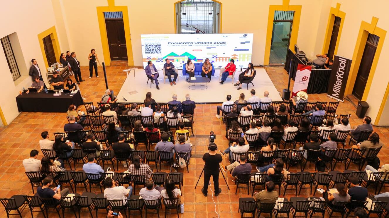 Durante las mesas de diálogo, se analizaron cuatro sectores clave para el desarrollo urbano: asociaciones profesionales, acción social, academia y sector público.