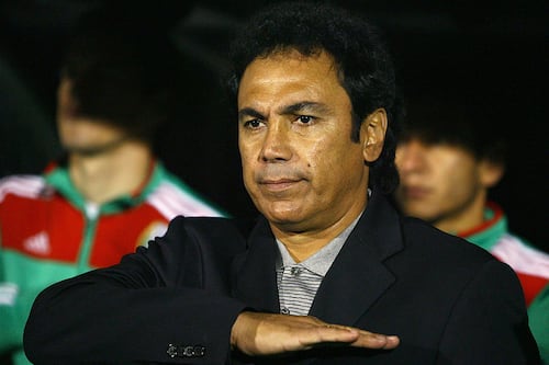 Hugo Sánchez es acusado de racismo por un ex jugador salvadoreño