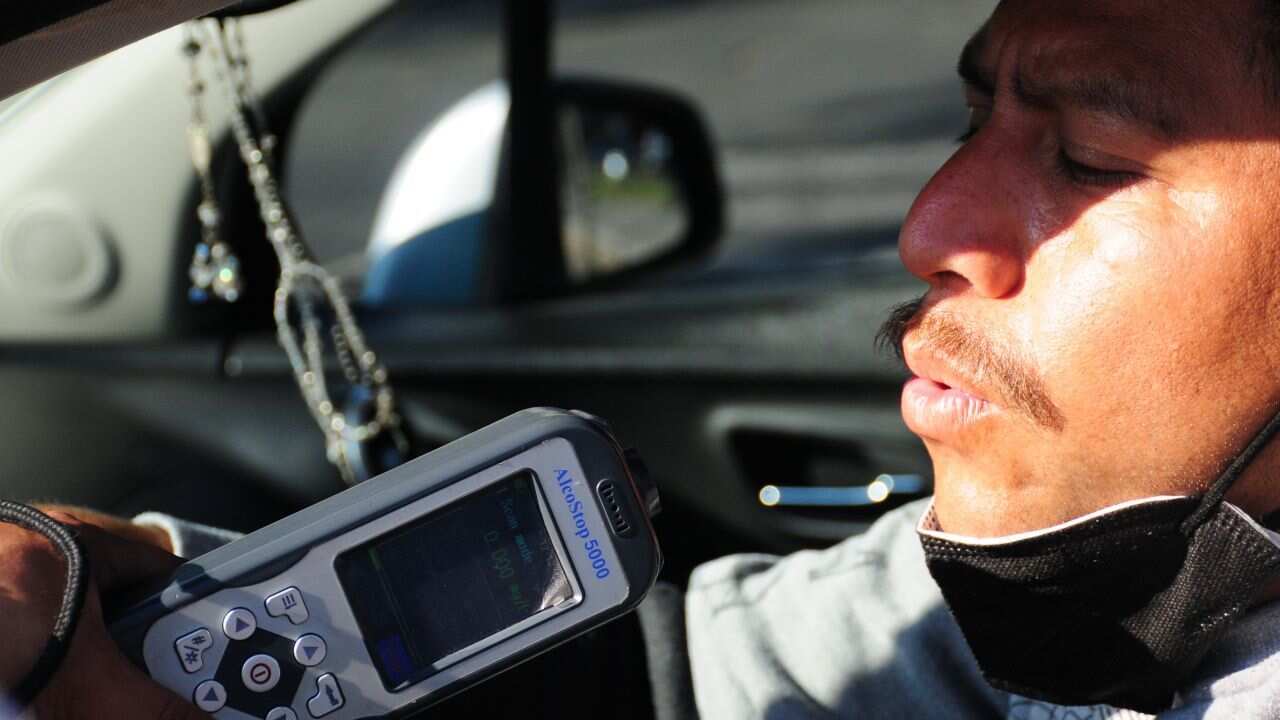 Alcoholímetro en CDMX. Foto: Cuartoscuro