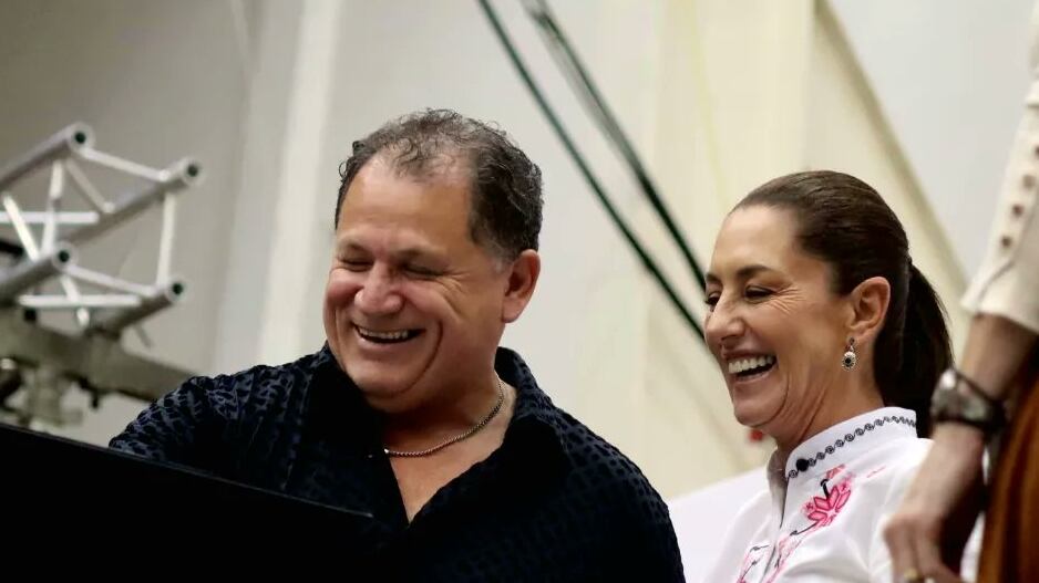 Francisco Javier el Abuelo Cruz se registró con Morena para la alcaldía de Monterrey