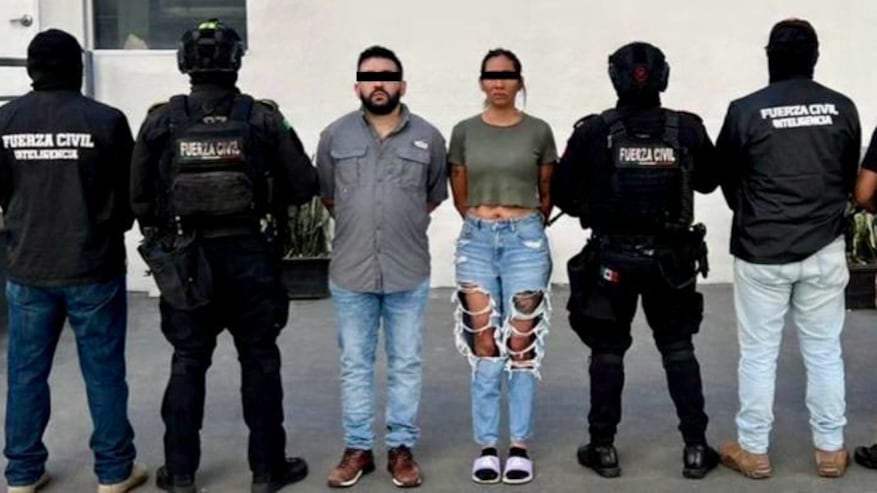 La pareja fue detenida el cruce de las calles Isaac Garza y Luis Carvajal.