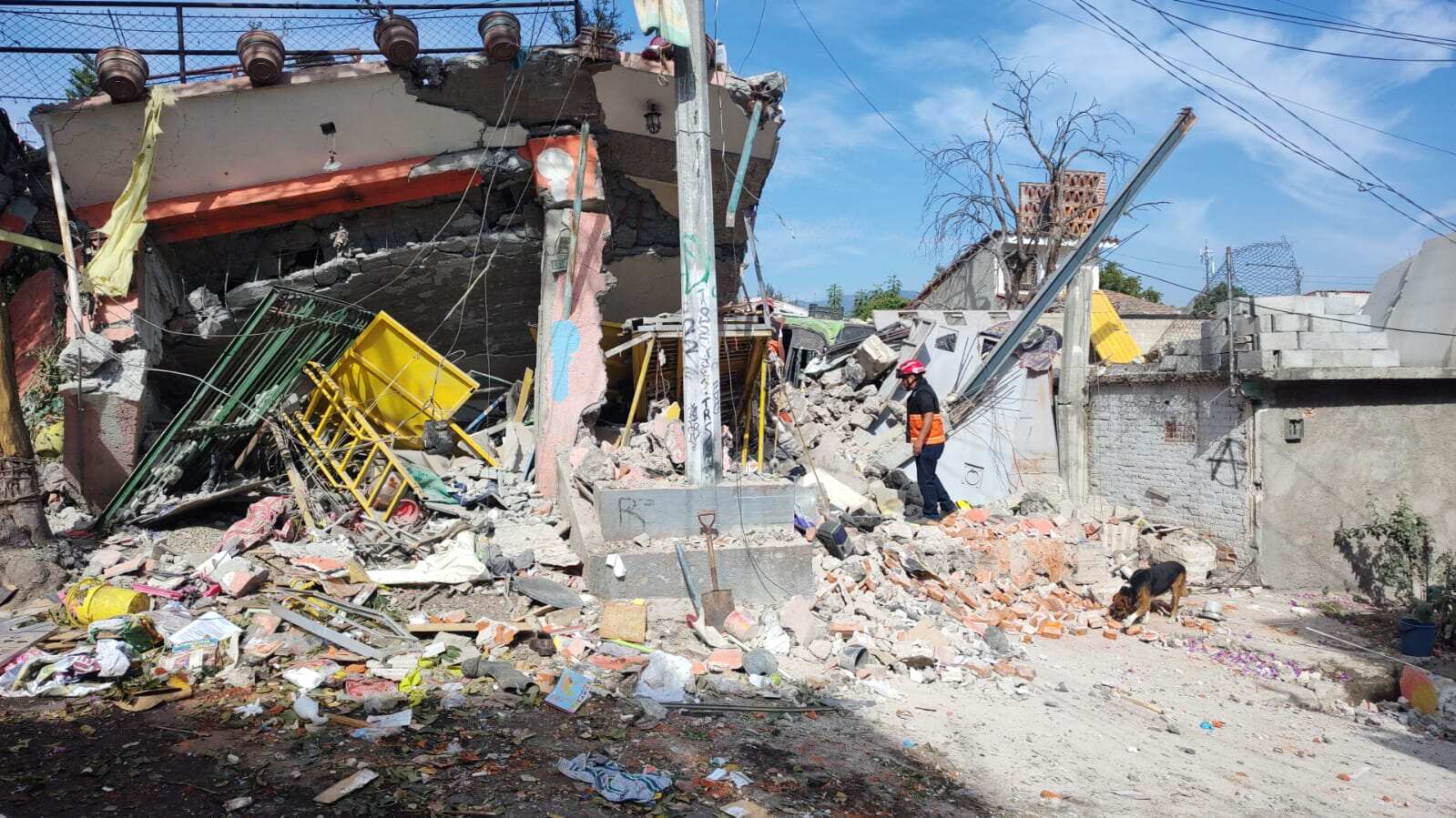 Fuerte explosión por fuga de gas destruye inmueble en la alcaldía Tlalpan