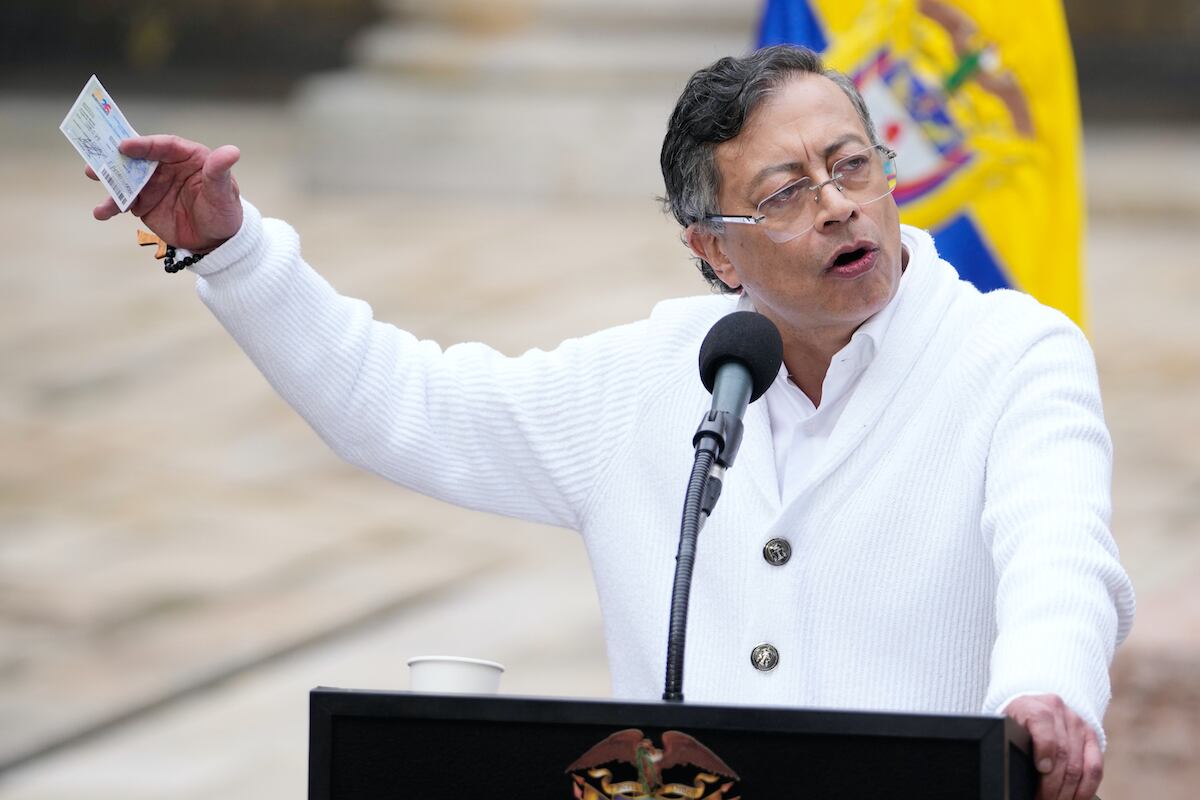 ¿Puede cambiar el resultado en Colombia? Petro pide revisar el voto exterior tras ventaja de De la Espriella