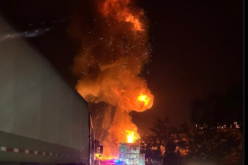 Explota pipa de gas LP en la México–Querétaro; cierran circulación hacia CDMX