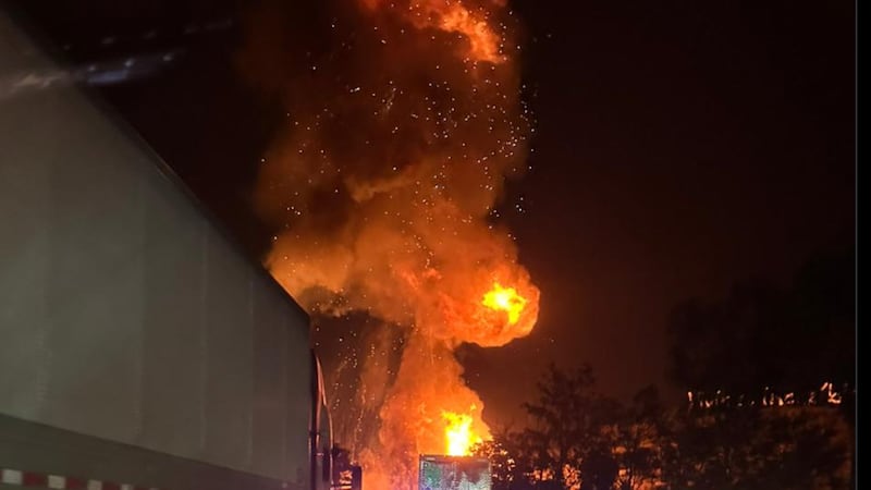 Explota pipa de gas LP en la México–Querétaro; cierran circulación hacia CDMX