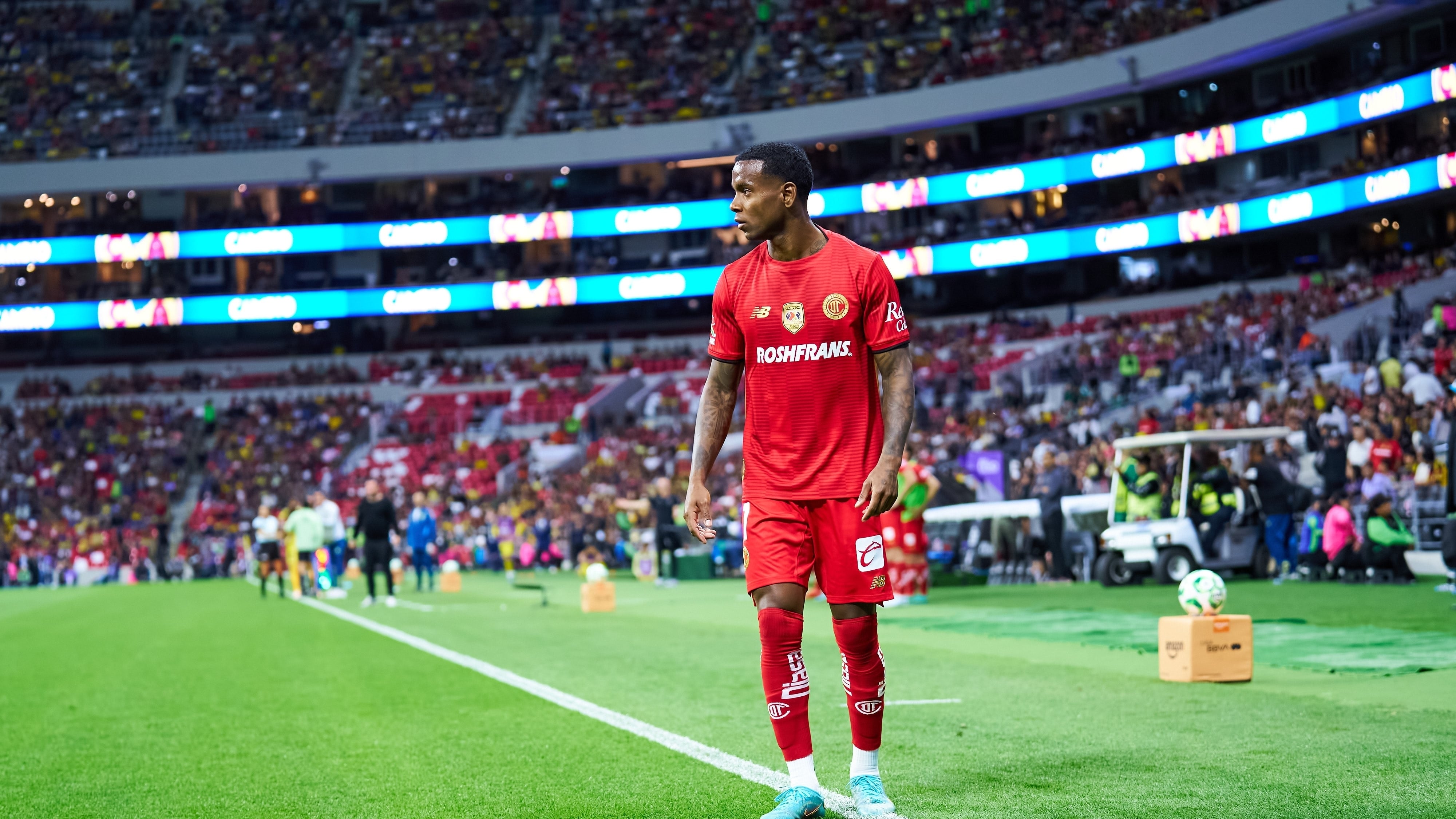 Helinho denunció ser víctima de racismo.