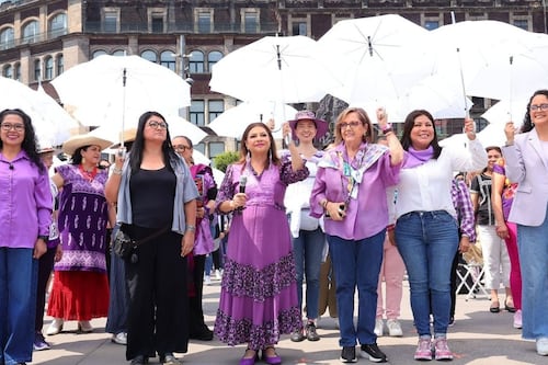 Clara Brugada forma mensaje monumental por el 8M en el Zócalo: “Siempre vivas, libres e iguales