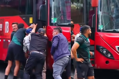 ¡Evitaron el tráfico! Futbolistas se viralizan por mover unidad de Metrobús descompuesta en CDMX
