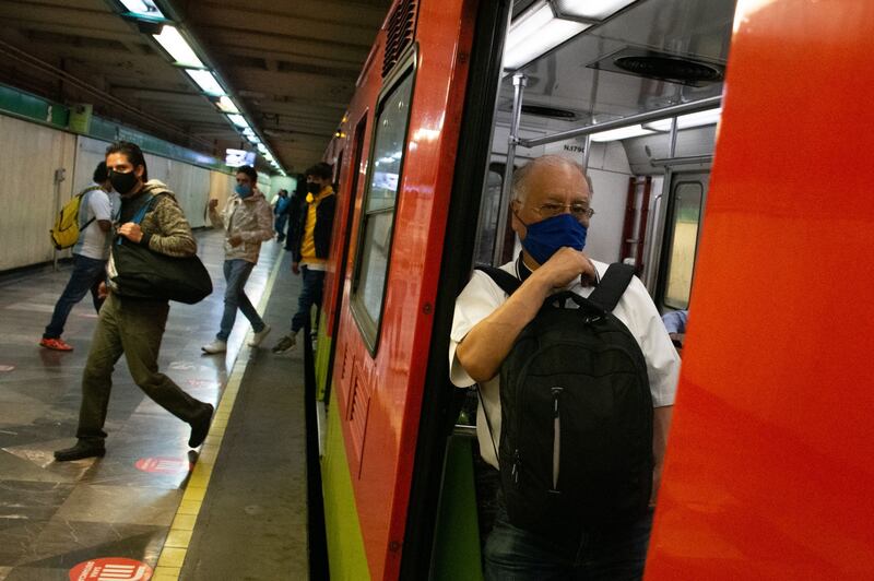 Uso de cubrebocas en el Metro de la CDMX. Foto: Cuartoscuro
