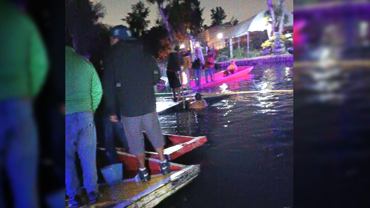xochimilco-trajinera-hundida-pelea-pasajeros