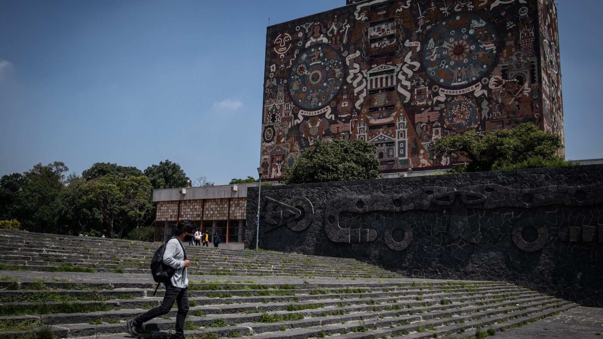 La Universidad Nacional Autónoma de México.
