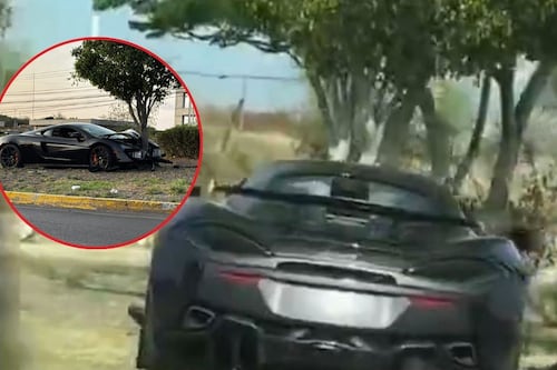 Abandonan McLaren de lujo tras chocar contra árbol en Juriquilla; esto se sabe del caso