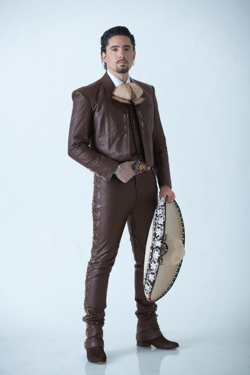 Alex Fernández reinventa su identidad musical