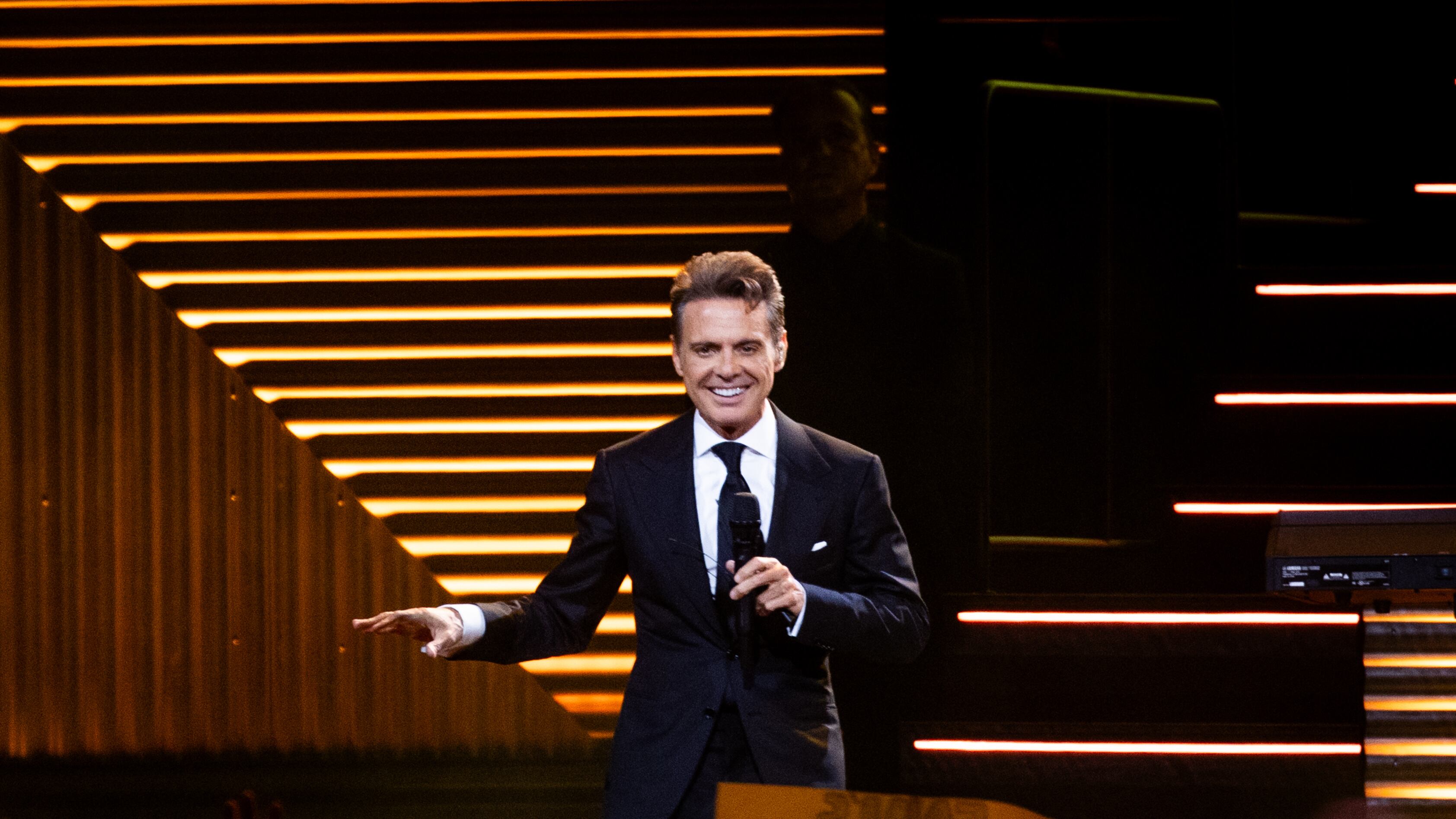 El cantante anuncia magno concierto en Madrid para 2024.