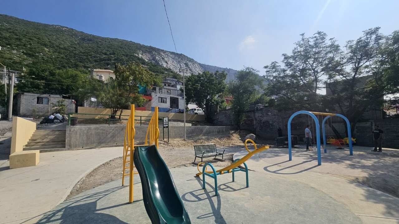 El espacio tiene juegos infantiles y zonas de esparcimiento para toda la familia.