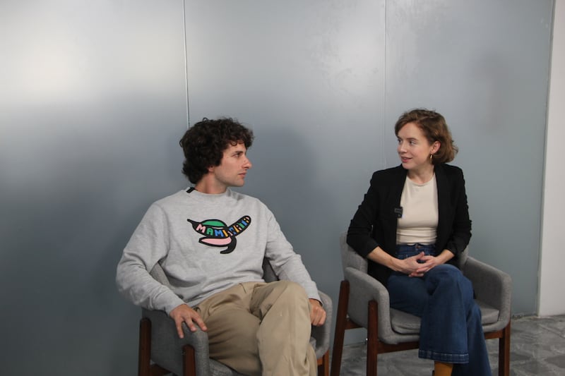 Darío Yazbek y Naian González Norvind en Publimetro