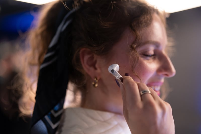 La nueva serie Galaxy S26 apuesta por una experiencia 100% AI, con funciones que aprenden del usuario, mejoras en video y privacidad, junto con los nuevos Galaxy Buds4