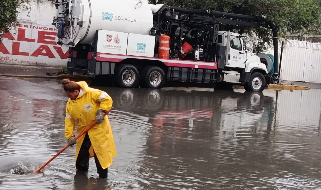 Caos bajo el agua: lluvias intensas colapsan el oriente de CDMX y Edomex este martes