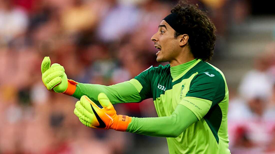 Memo Ochoa fue el héroe del Granada en la visita al Málaga|GETTY IMAGES