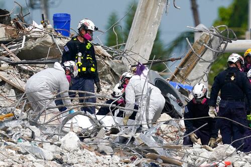 Sube a 32 el número de muertos por derrumbe de edificio en Miami