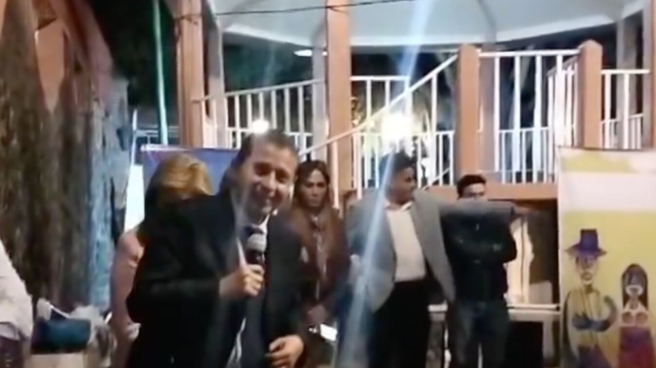 Trabajadores de alcaldía Coyoacán golpean a reportero y amenazan a su perro