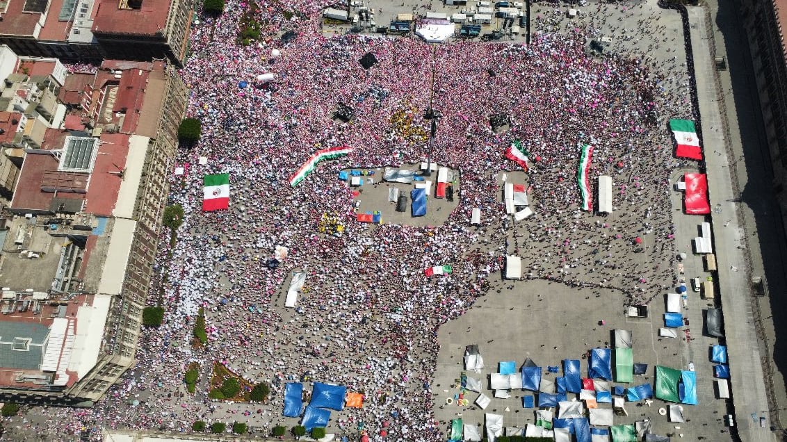Marea Rosa en el Zócalo CDMX