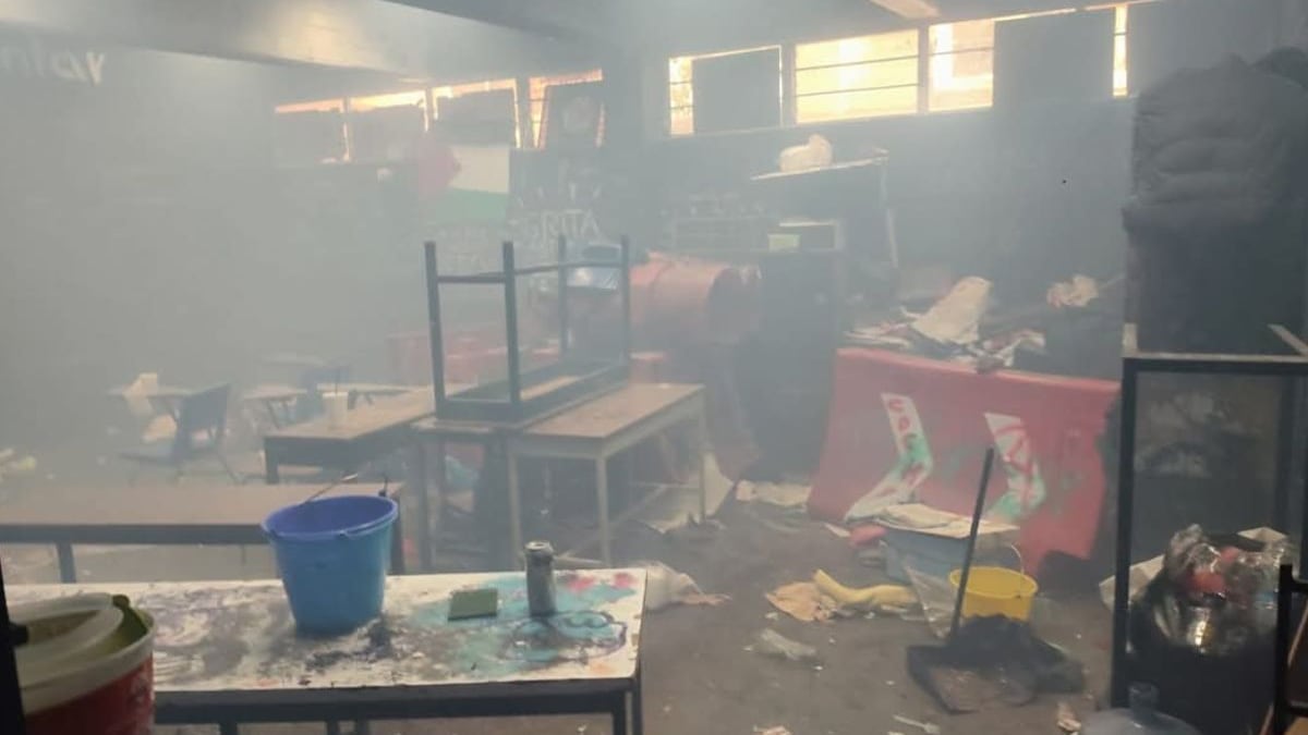 Explosiones en la Prepa 5 de la UNAM; desalojan a estudiantes y maestros