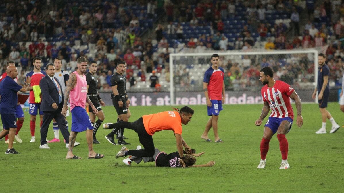 Varios niños ingresaron a la cancha del Gigante de Acero