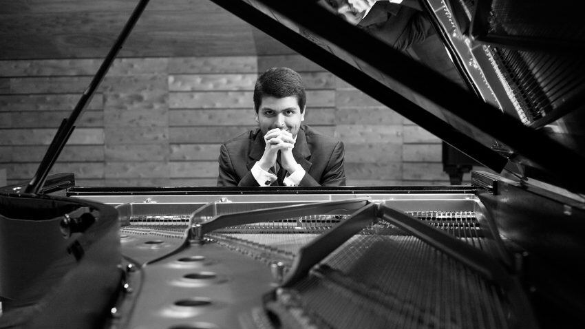 Kristhyan Benítez busca presentar su obra en lugares y recintos donde nunca antes se ha escuchado algo similar a lo que él ha creado.