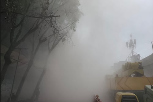 Colapsa edificio en obra sobre Tlalpan y San Antonio Abad; hay cuatro personas atrapadas