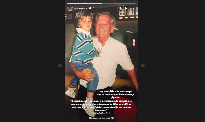 Santiago Giménez lamentó la partida de su abuelo.