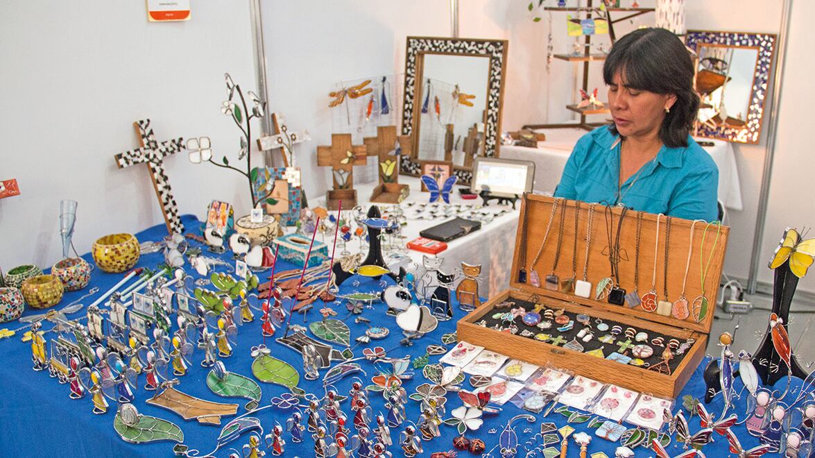 5 de cada 10 emprendedores arriesga sus ahorros y deja su trabajo como empleado por ingresos de 548 pesos diarios.