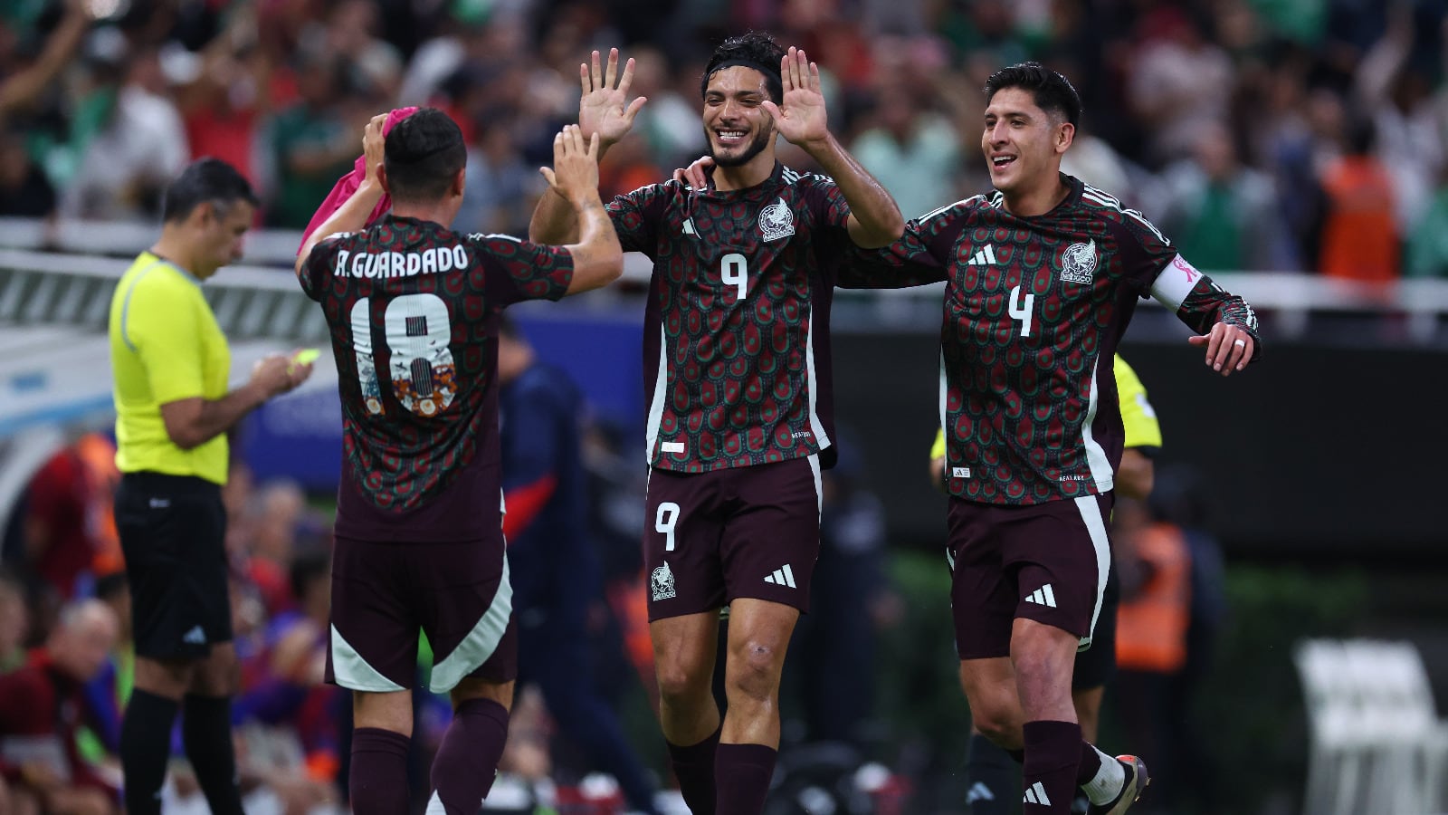 La Federación Mexicana de Fútbol (FMF), la Selección Nacional de México, la Liga BBVA MX y la Liga BBVA MX Femenil unen fuerzas con Amazon en una alianza que transformará la manera en que los aficionados viven el fútbol