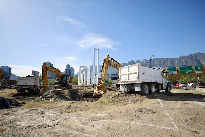 Tras concluir una primera etapa que consistió en la reubicación del emblemático monumento de Los Tubos, esta nueva fase representa el núcleo de la intervención de ingeniería.