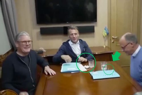 Escandaloso video: Macron con presunta cocaína en reunión con líderes de Alemania y Reino Unido