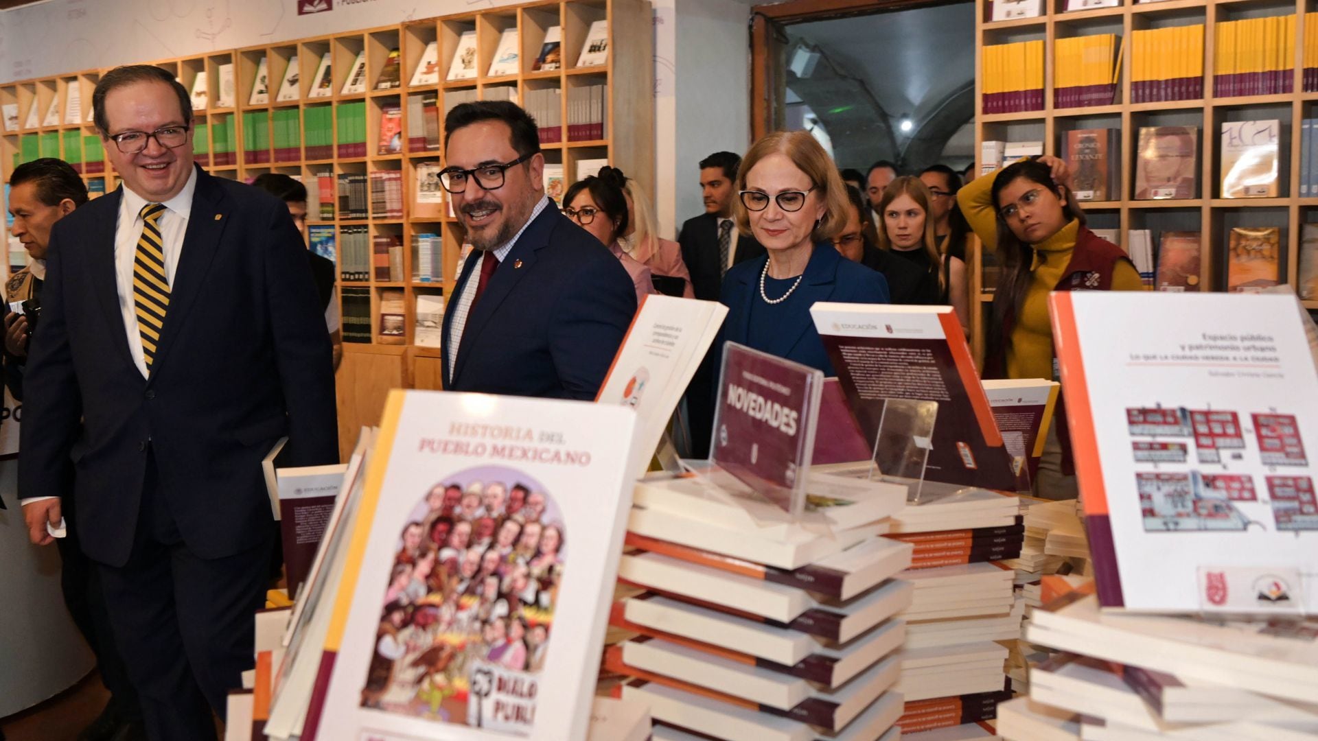Inauguran la 45 Feria Internacional del Libro del Palacio de Minería