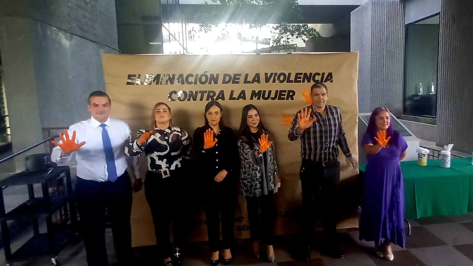 Mauro Guerra, presidente del Congreso, y legisladores del PAN y del PRI participaron en la actividad.