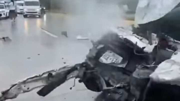 El impacto de la camioneta en la que viajaba la familia fue frontal.