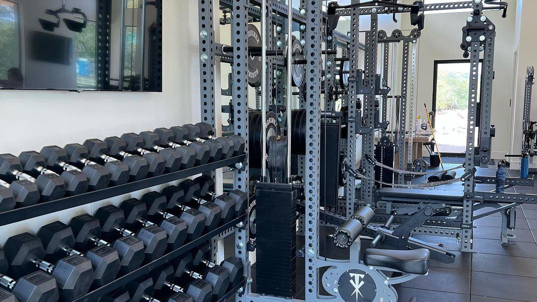 Así luce el gym de Undertaker.