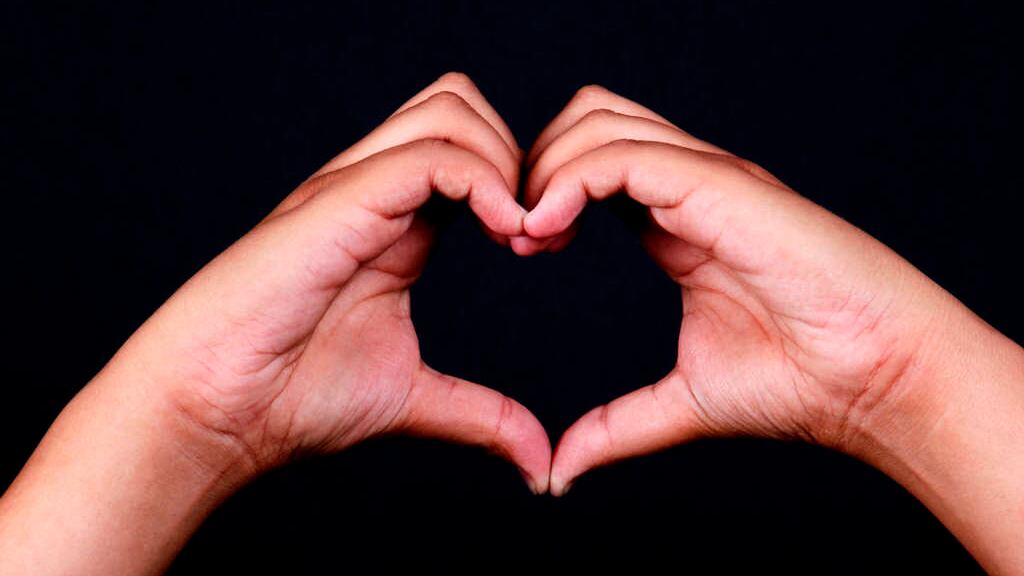 En el video viral de X, Luz acepta unir su vida a la de Danny.