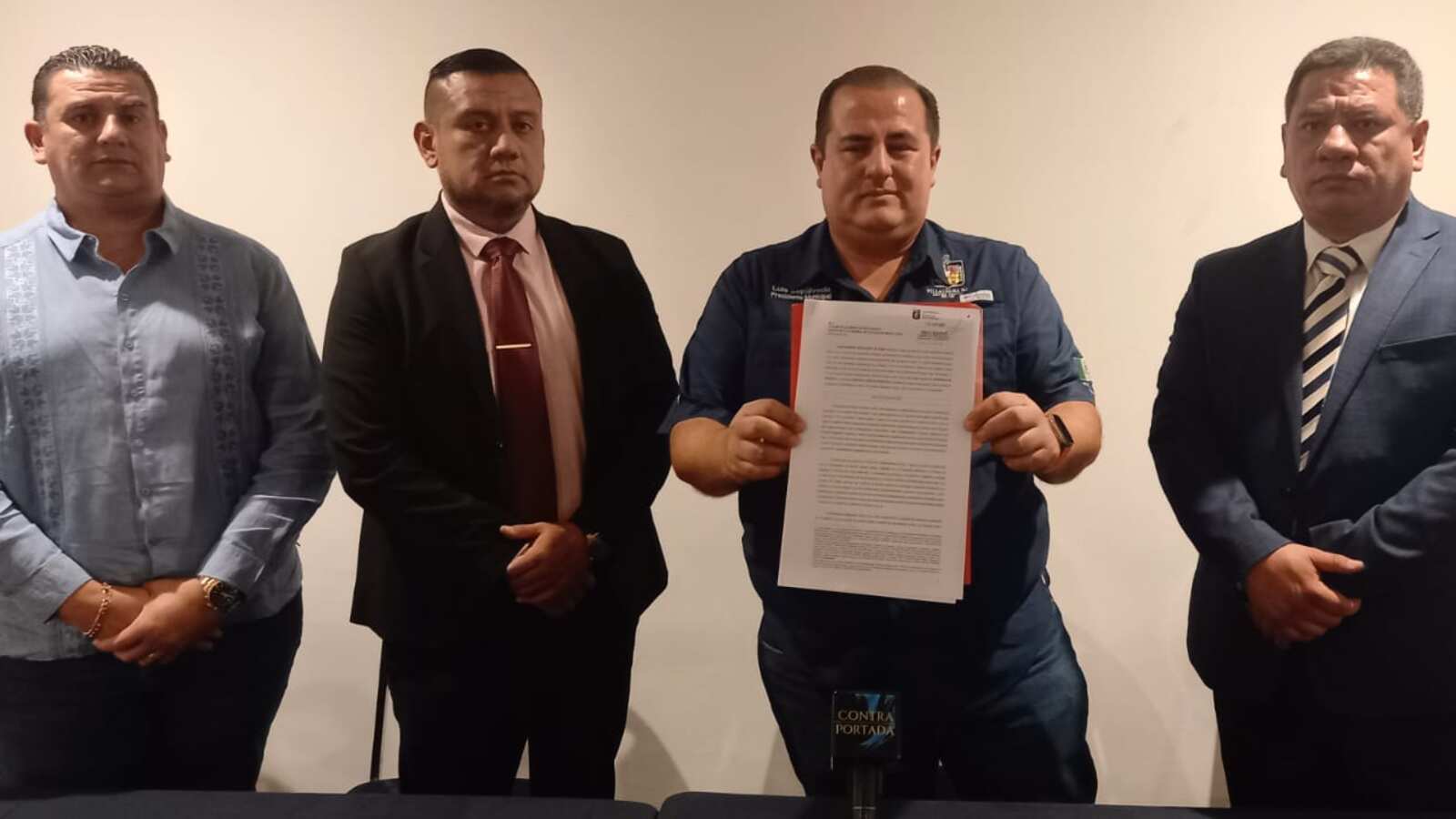 Luis Eduardo Sepúlveda de León, actual presidente municipal, estuvo acompañado de un equipo jurídico.