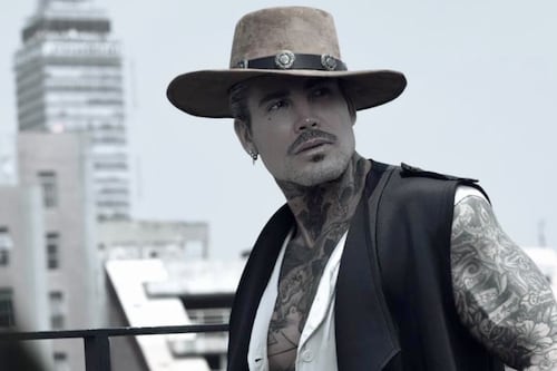 Con sombrero ajeno: El audaz regreso de Adrián Cué a los escenarios, en una noche de country “a la mexicana”