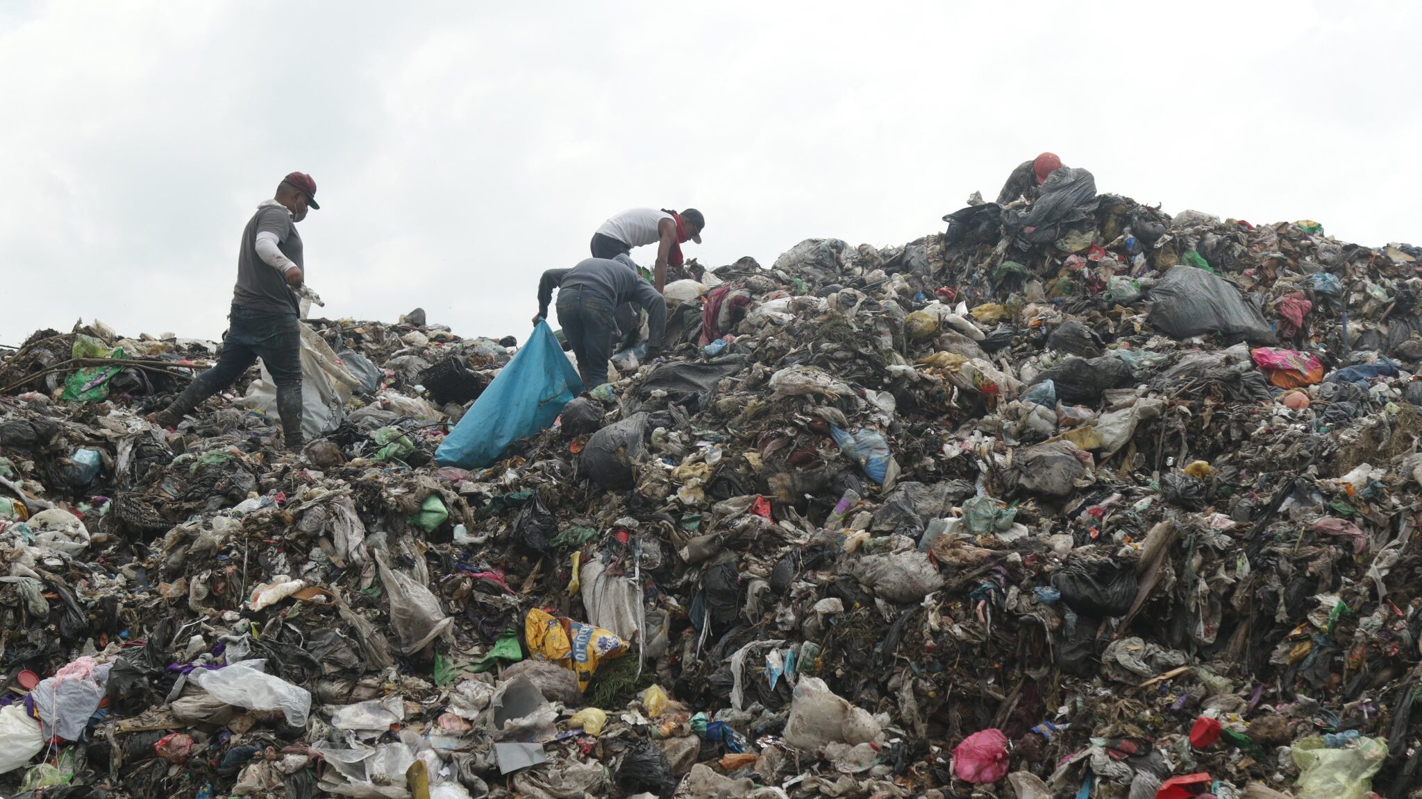 Evidencias muestras graves deficiencias en el manejo de los sitios de disposición final de la basura en la Zona Metropolitana de Guadalajara.