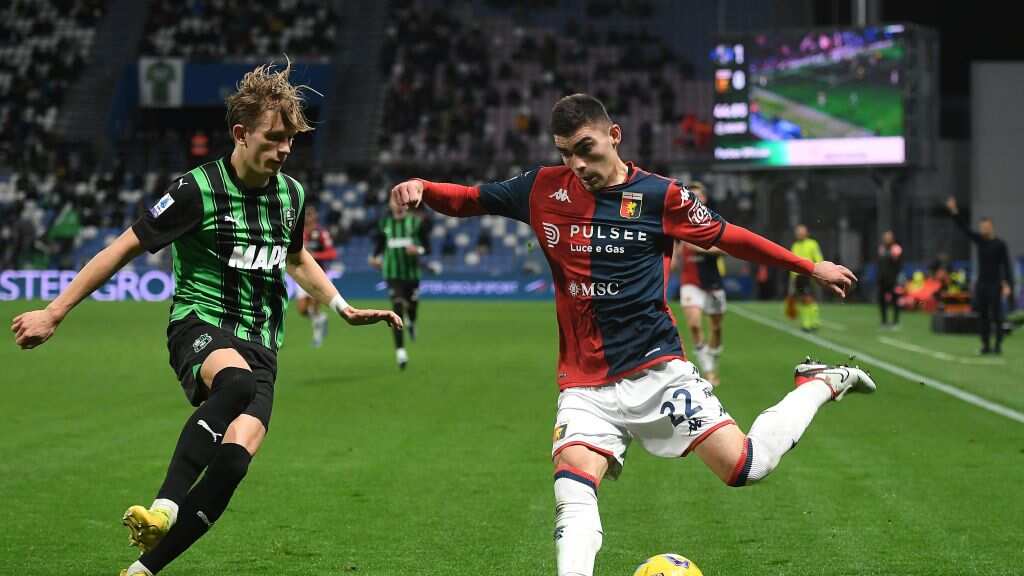 Johan Vázquez lució de lateral izquierdo en la victoria del Genoa.