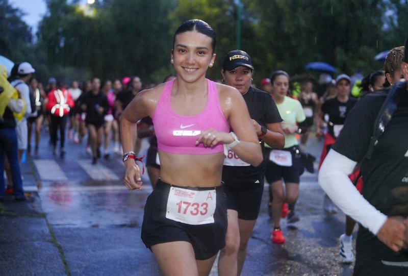 Con cerca de 200 carreras al año, los running clubs transforman las calles de la ciudad en pistas y en nuevas formas de conectar con otras personas.