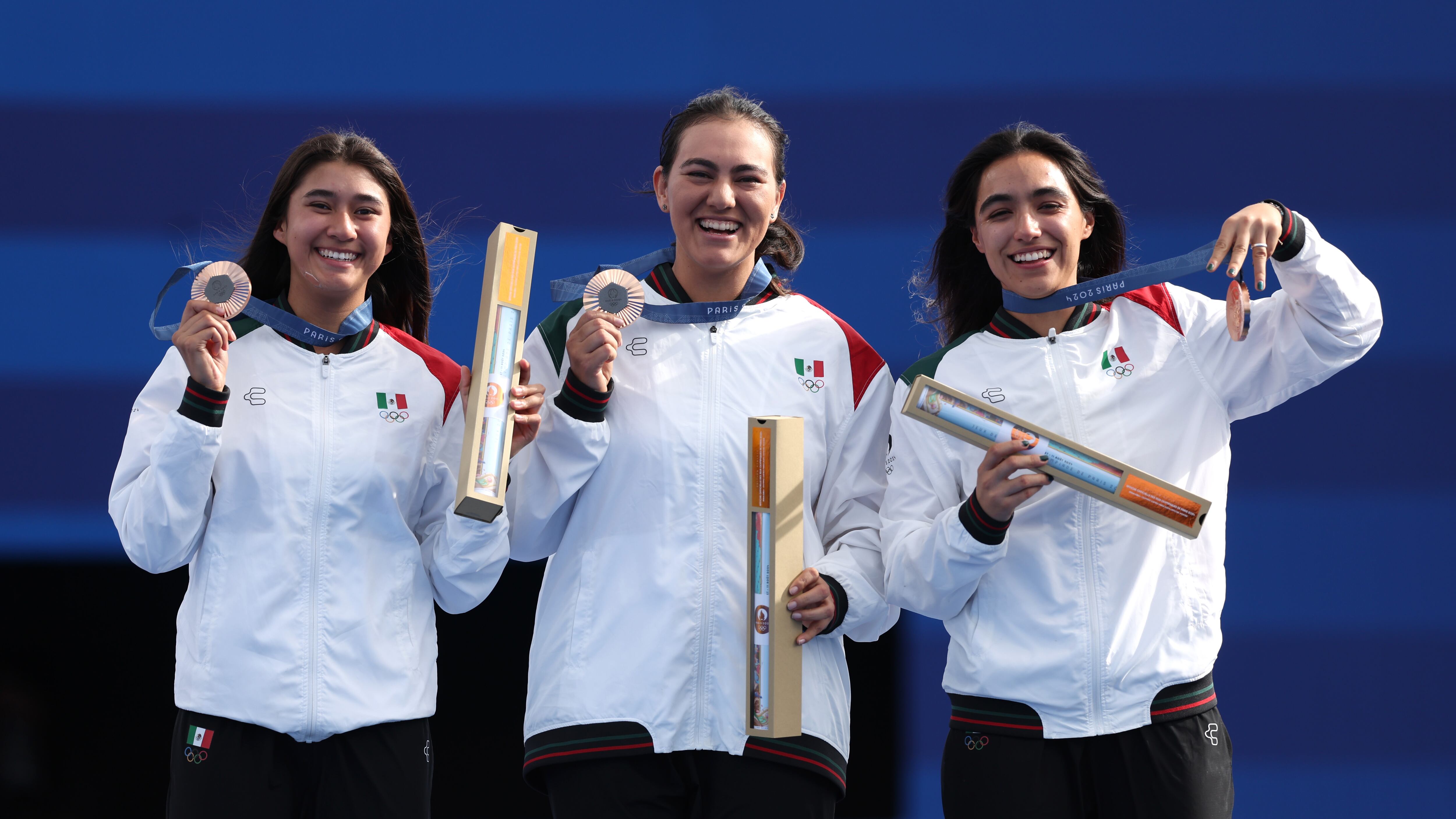 Es la primera medalla olímpica que conquista México en tiro con arco femenil por equipos.