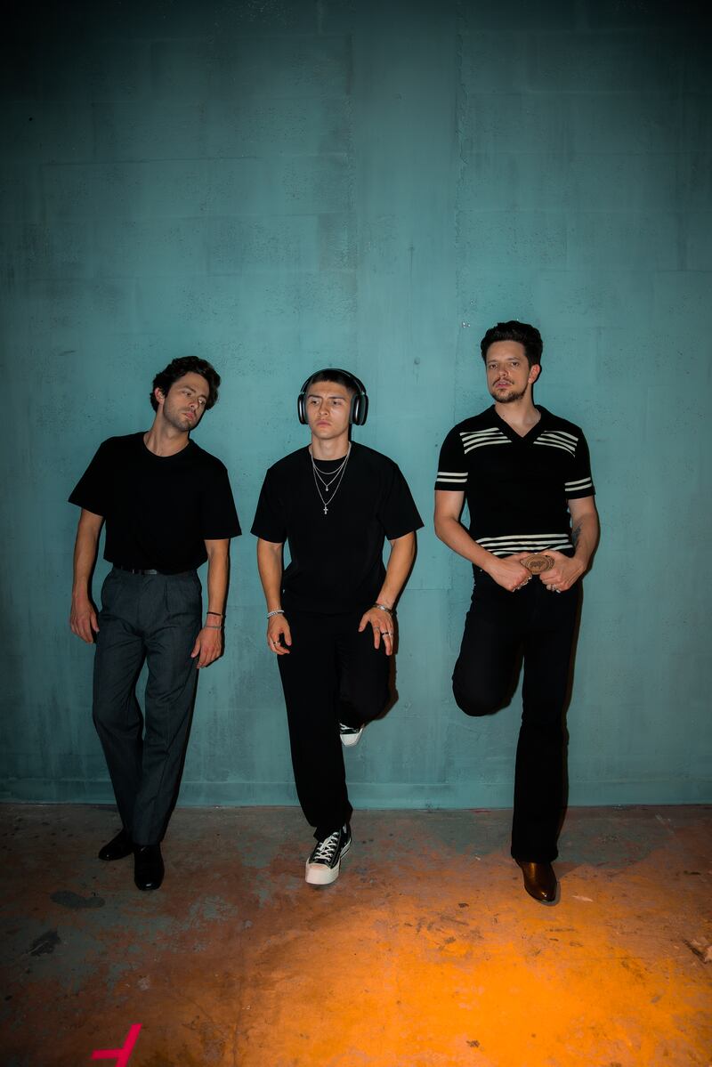 Alex Ponce, Lasso y Sebastián Llosa triunfan con su tema en colaboración