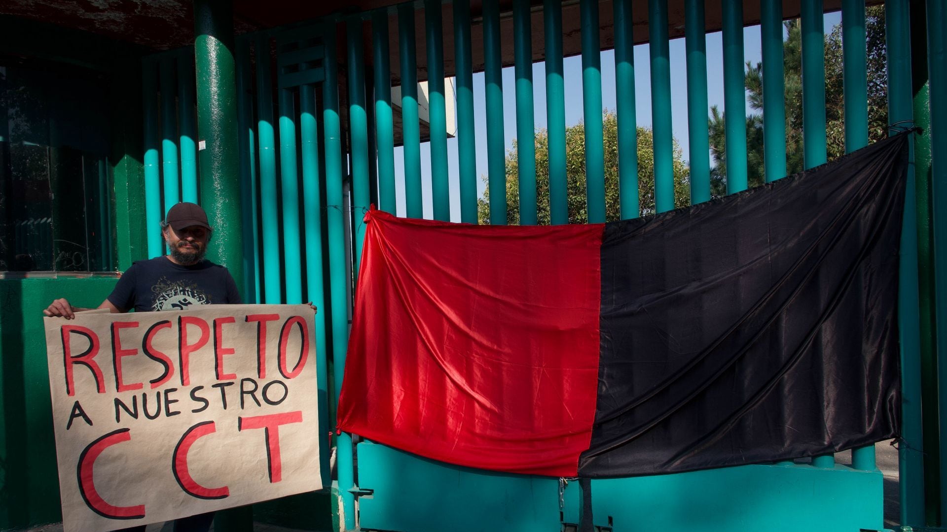 Docentes del IEMS entraron a huelga debido a contratación de profesores sin los conocimientos suficientes. Así como un aumento salarial.