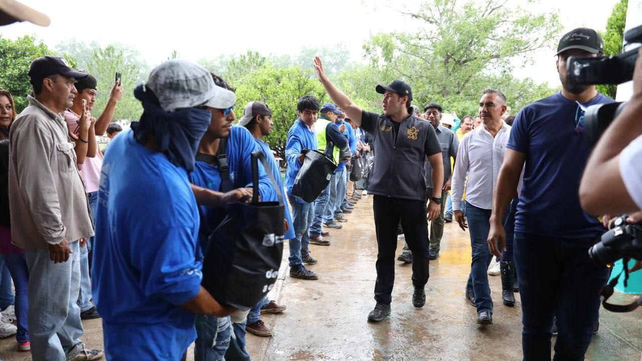 El gobernador también recorrió también el sur de Nuevo León.