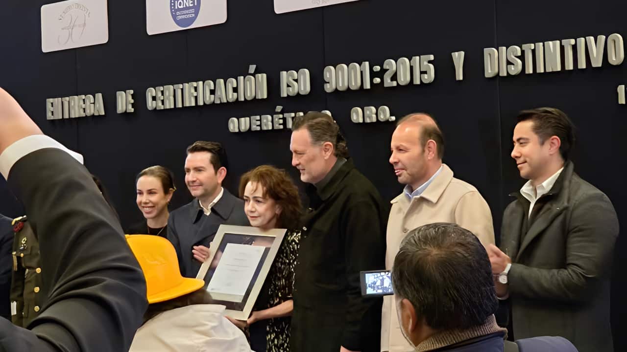 Recibe Notaría 30 distintivo de ESR